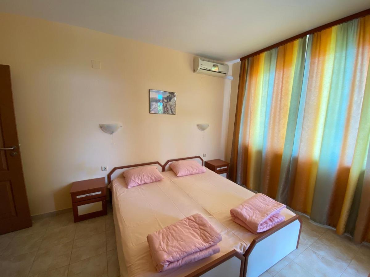 Sunny Guest House Ravda Exterior photo